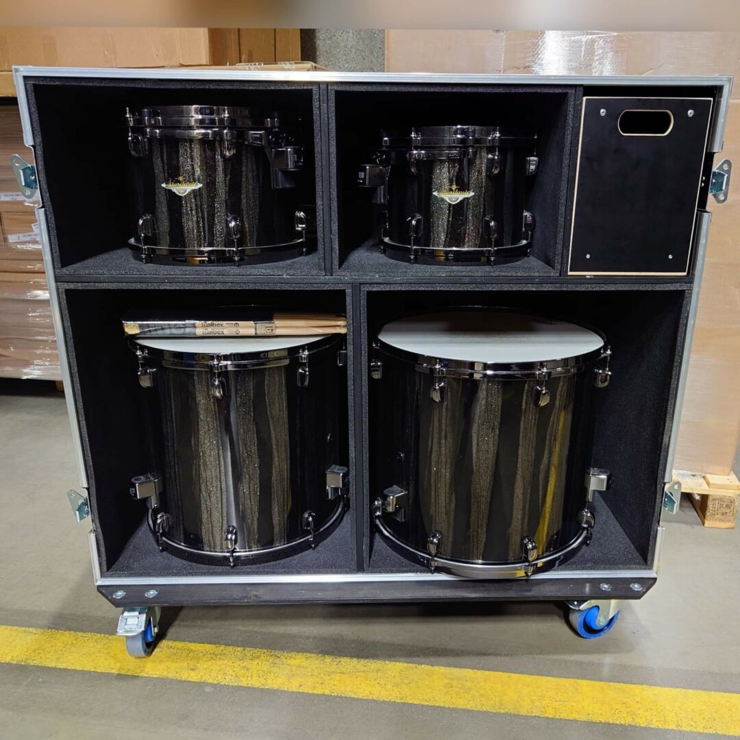 Flight case for shell set and accessories.